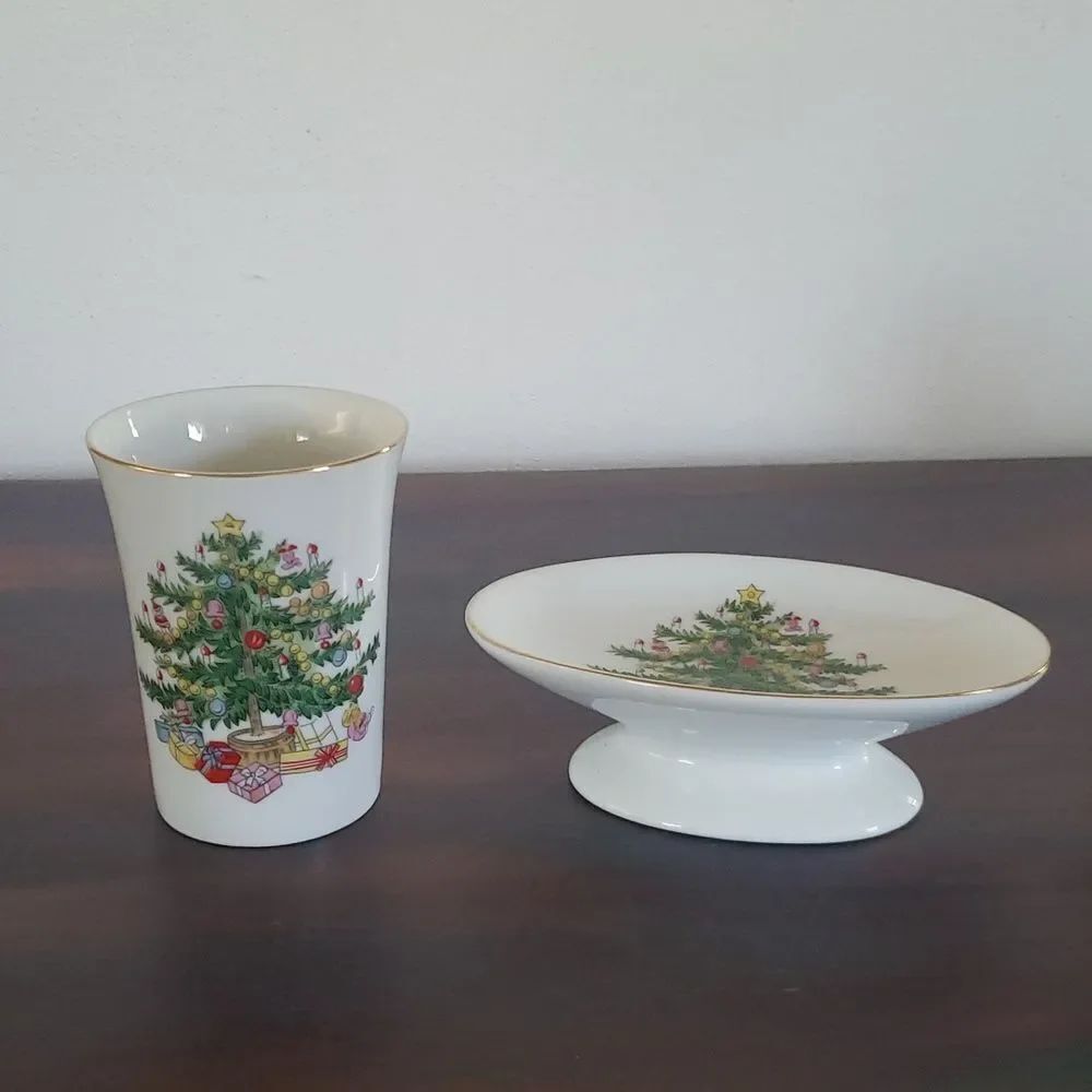 Very Nice Vintage Porcelain Bathroom Cup and Footed Soap Dish Christmas Tree Set